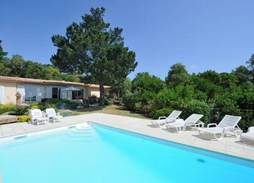 VILLA between SAINTE LUCIE and PORTO-VECCHIO 500 m from the BEACH.