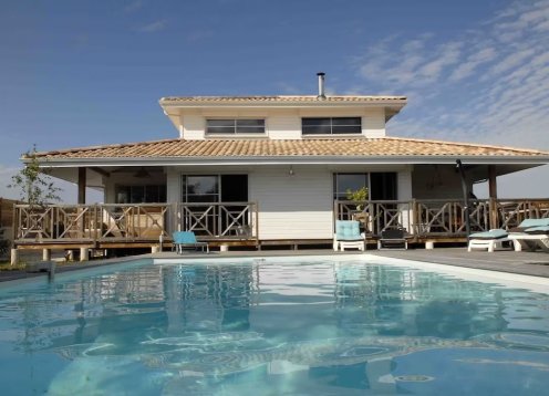 villa avec piscine chauffée, proche front de mer, dans domaine privé