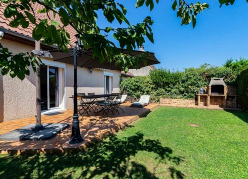 Charmante Maison climatisée avec son Jardin à 5 Minutes de DIJON