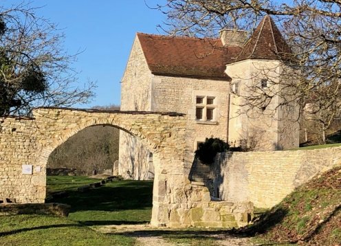 Charmant Manoir proche Chablis en Bourgogne